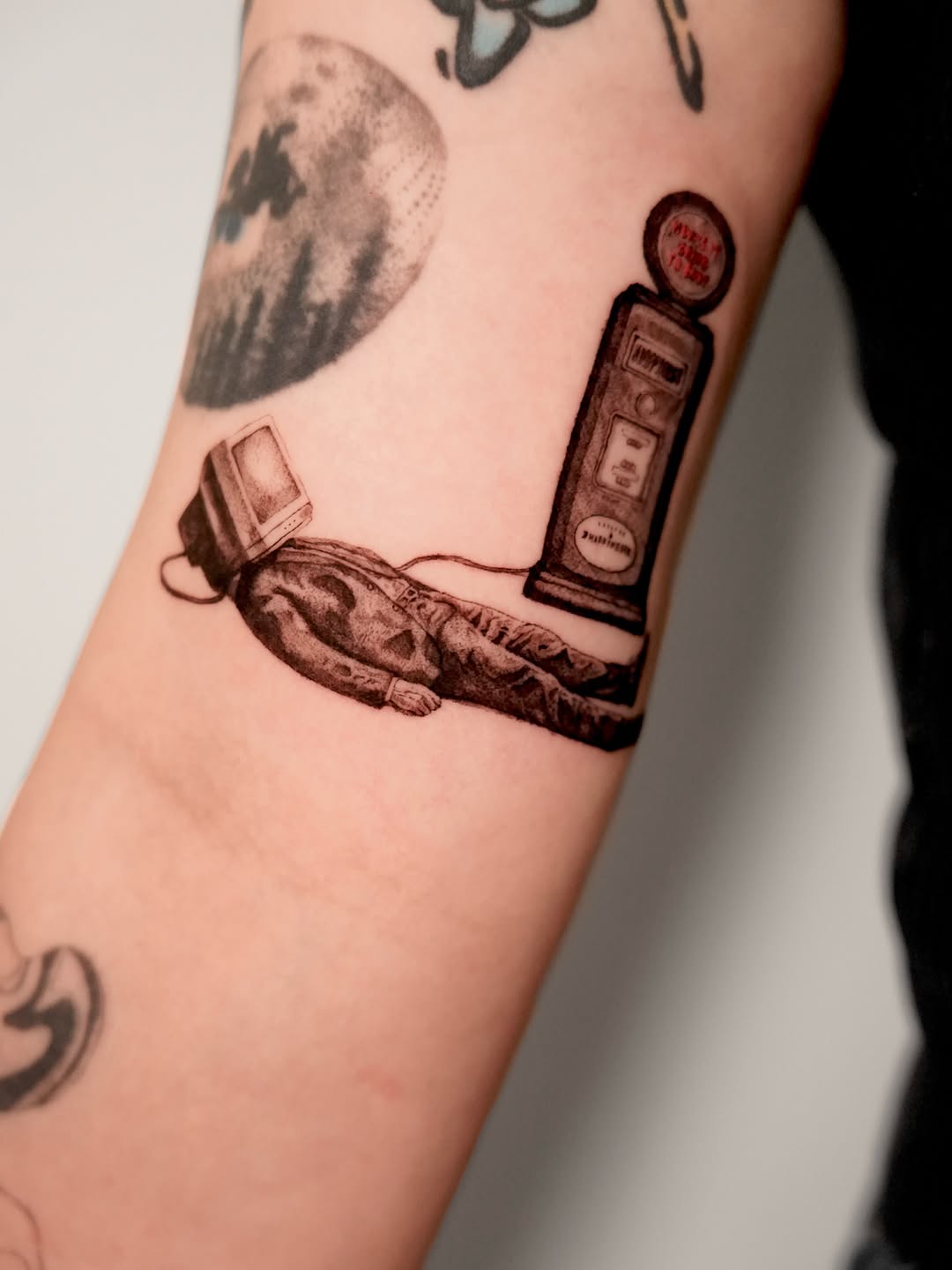 Tattoo by @2erotatt2 — black_and_grey, realism