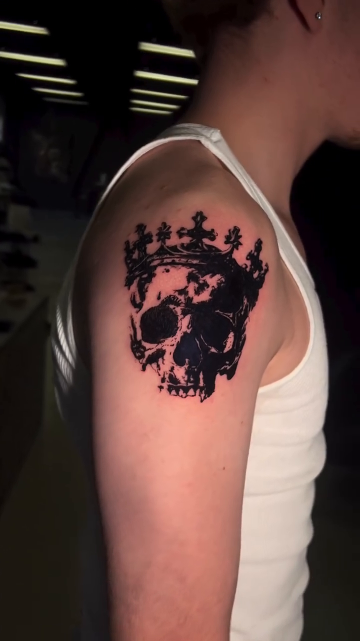 Tattoo by @concepciontattoos — blackwork