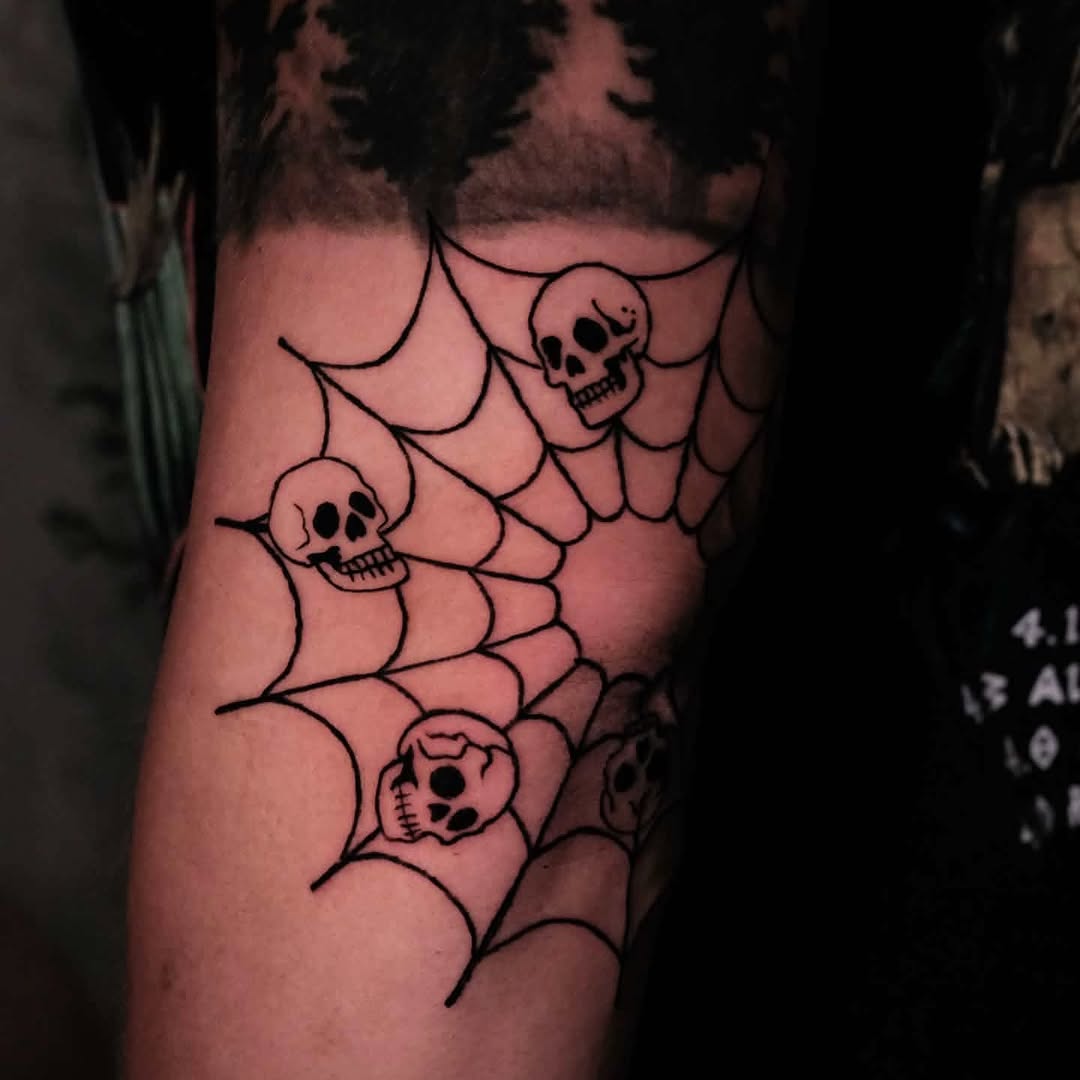 Tattoo by @noirbymickey — american_traditional
