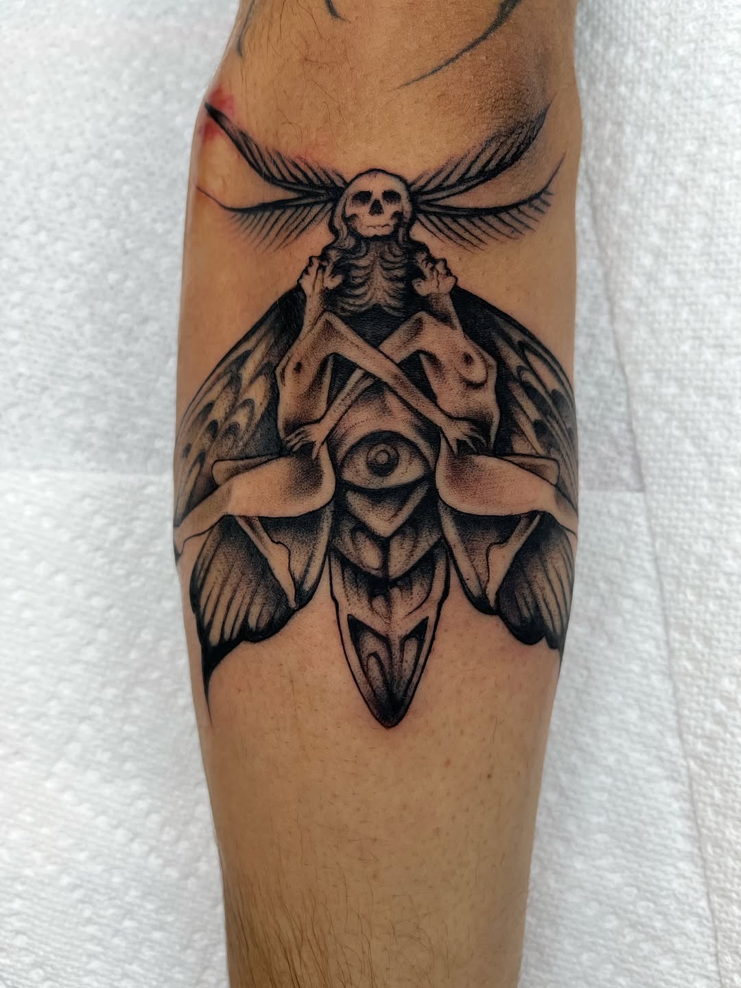 Tattoo by @lrlozano — black_and_grey, dark_realism