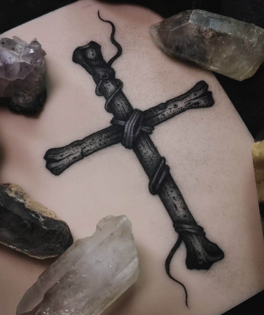 Tattoo by @alena.ashes โ black_and_grey, dotwork