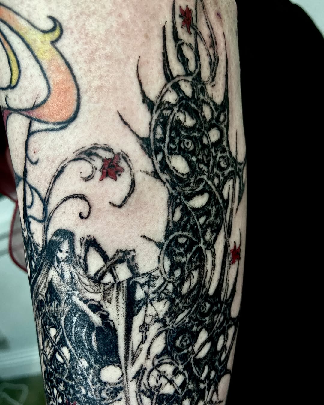 Tattoo by @friedraven_tattoo β dark_realism, blackwork