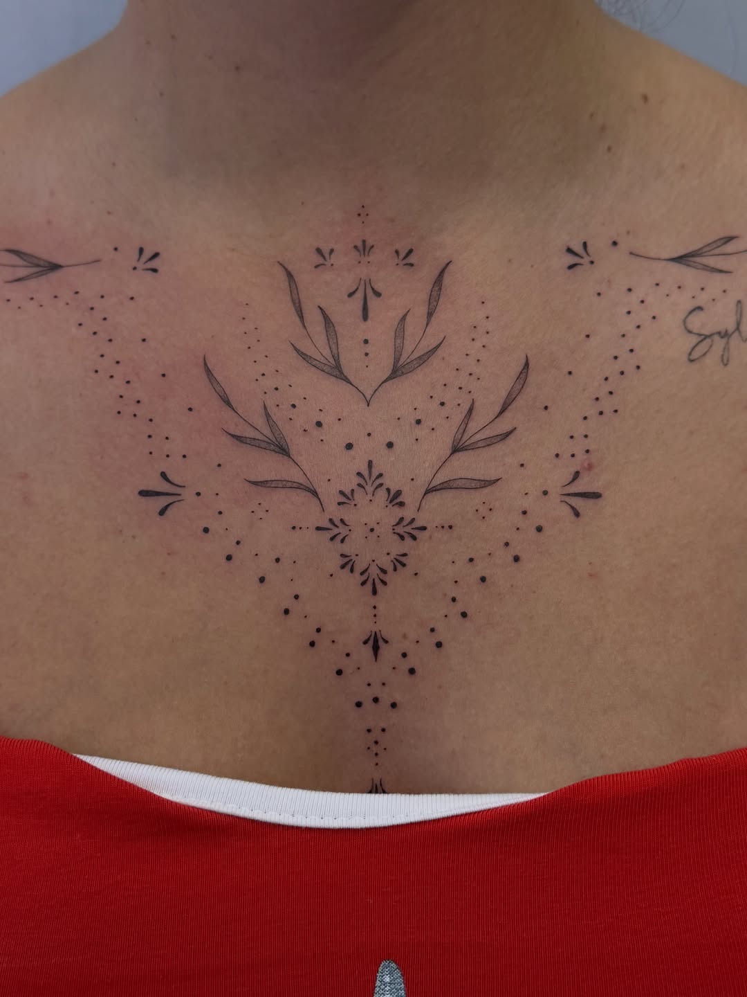 Tattoo by @heneseetattoo — fine_line, dotwork