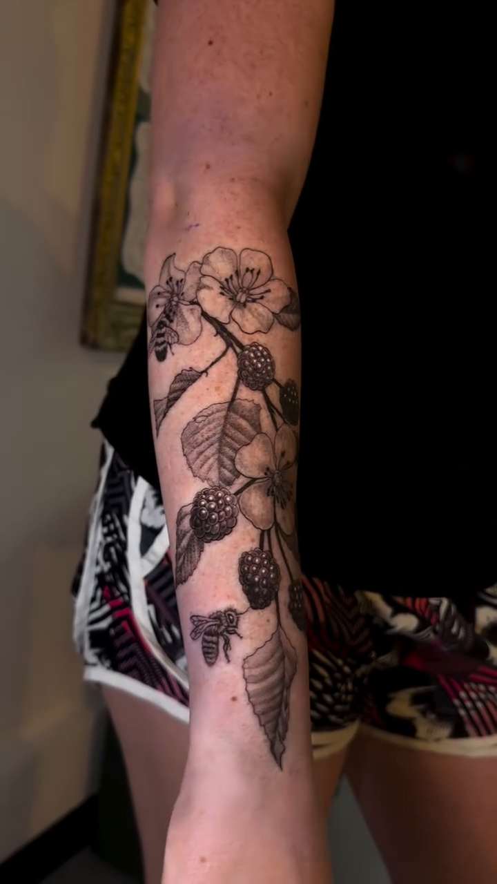 Tattoo by @emprintedd β fine_line, black_and_grey