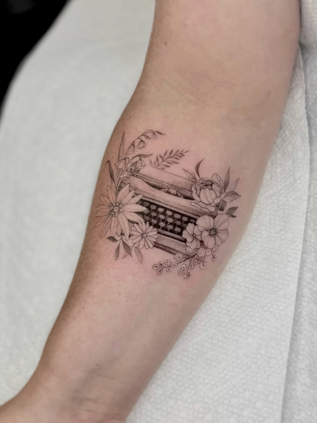 Tattoo by @jaxntheboxtattoos โ fine_line, realism