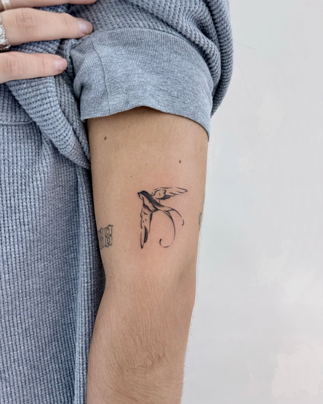 Tattoo by @ray_inkflow — fine_line, minimalist