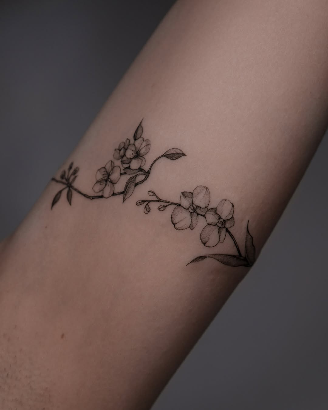 Tattoo by @ezzeink — fine_line, black_and_grey