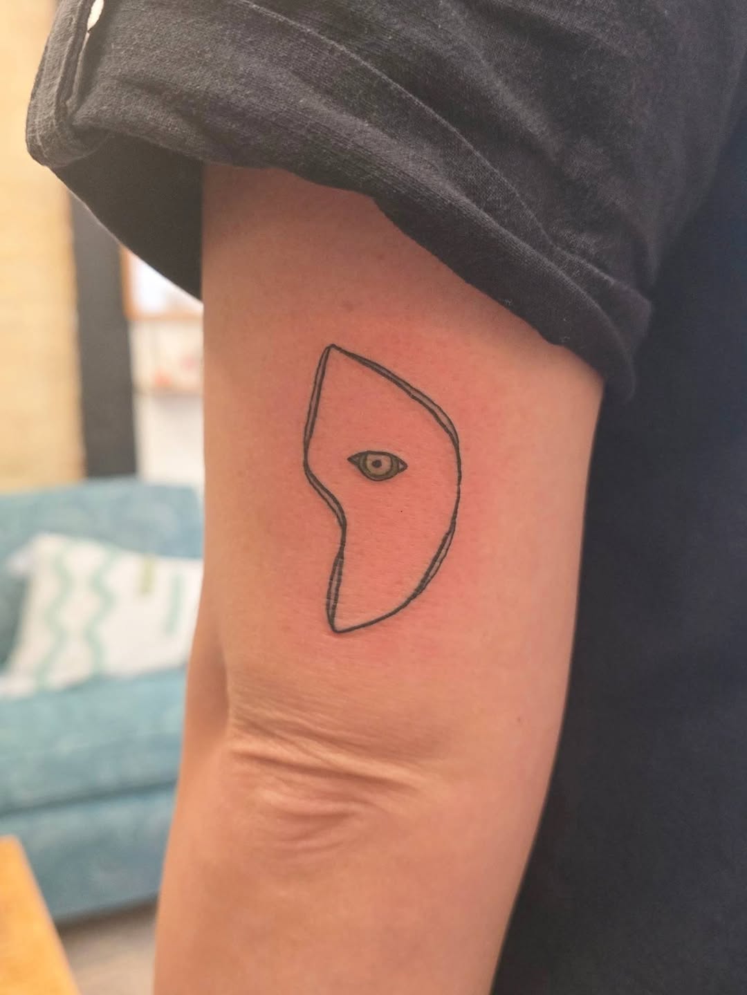 Tattoo by @lorhagarty — fine_line, minimalist