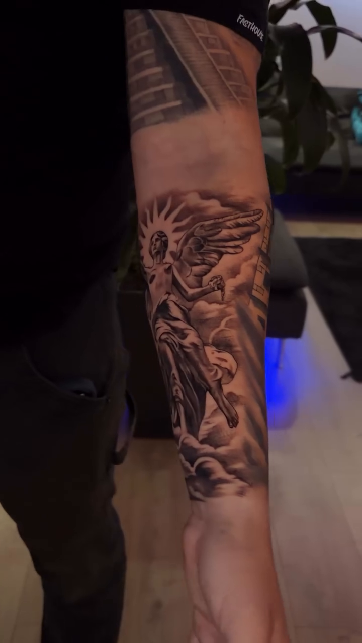 Tattoo by @lvp_arte — realism, black_and_grey