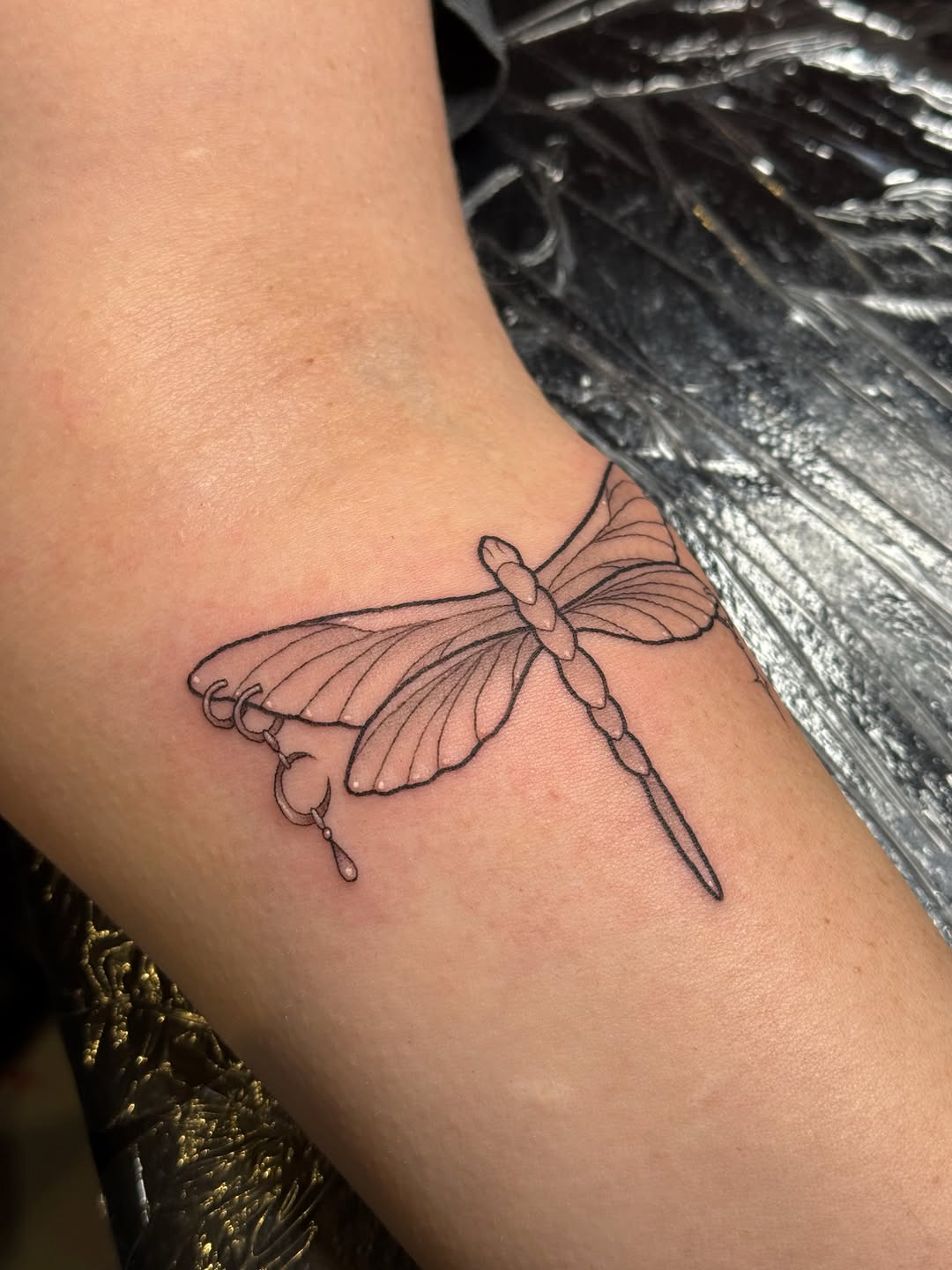 Tattoo by @inkbyleah_ โ fine_line