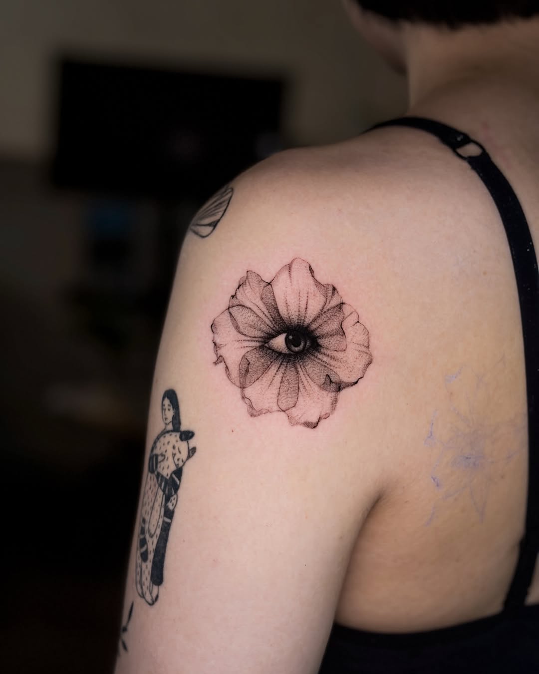Tattoo by @minto.tattoo โ dotwork, fine_line
