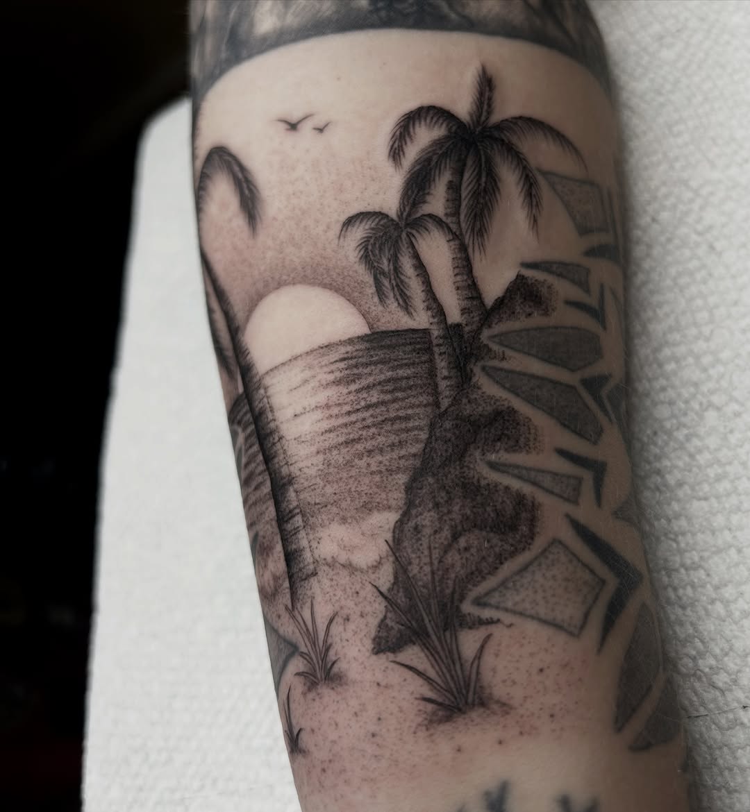 Tattoo by @savmaxtatz โ black_and_grey, realism