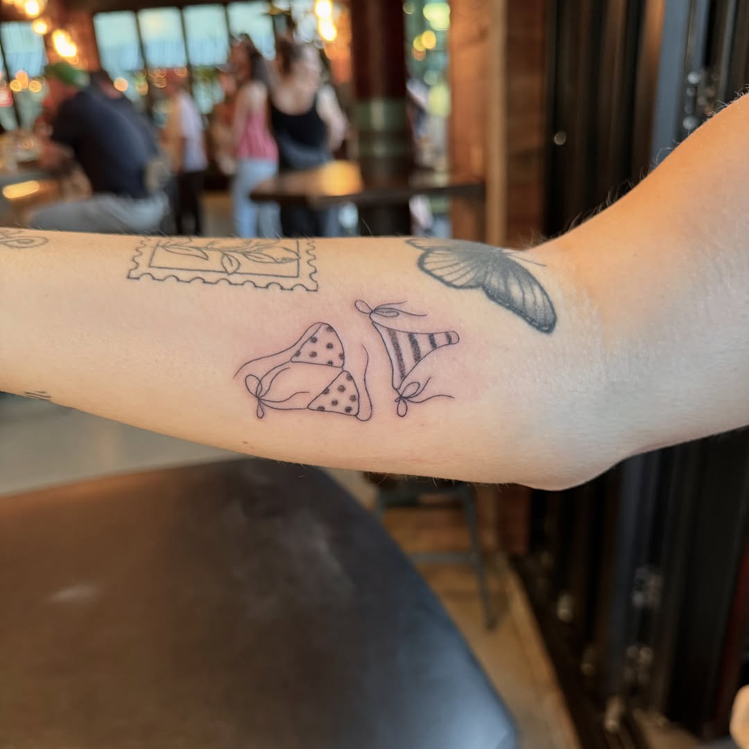 Tattoo by @sol.moss.tattoo — fine_line, minimalist