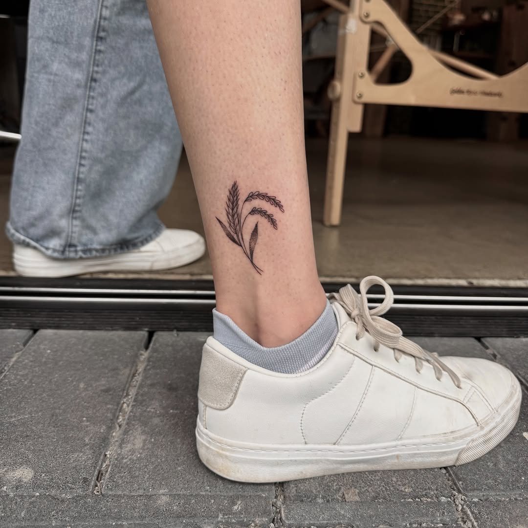 Tattoo by @sol.moss.tattoo — fine_line