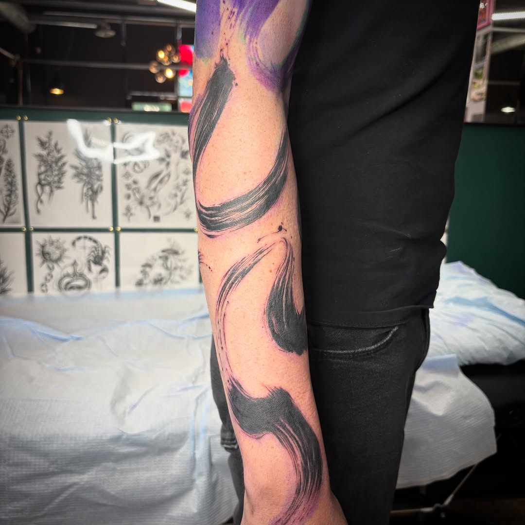 Tattoo by @lu_tatu — blackwork, trash_polka