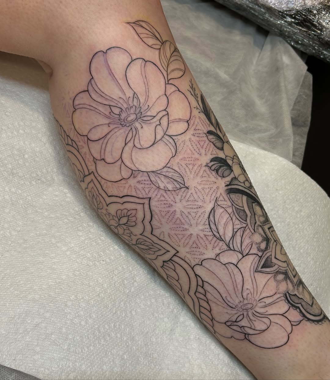 Tattoo by @tattoosbyalyssa — fine_line, geometric