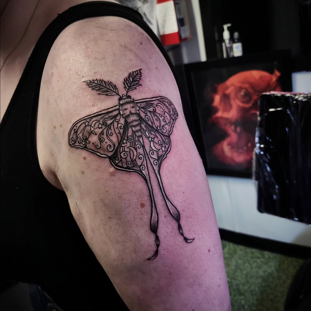 Tattoo by @tattoosbyalmond — fine_line, ornamental