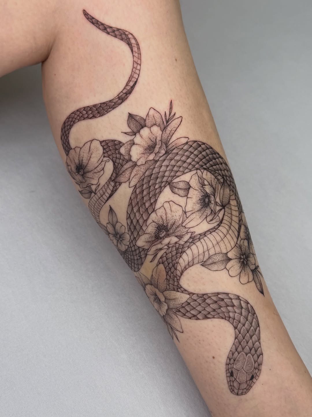 Tattoo by @heneseetattoo — fine_line, black_and_grey