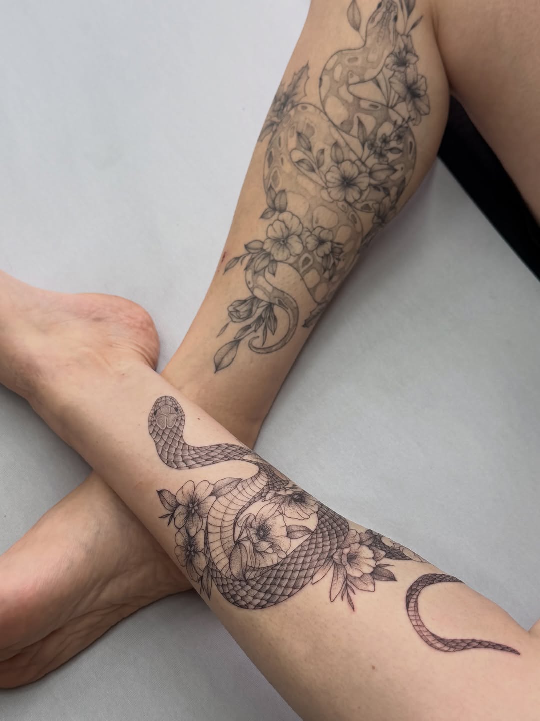 Tattoo by @heneseetattoo — fine_line, black_and_grey