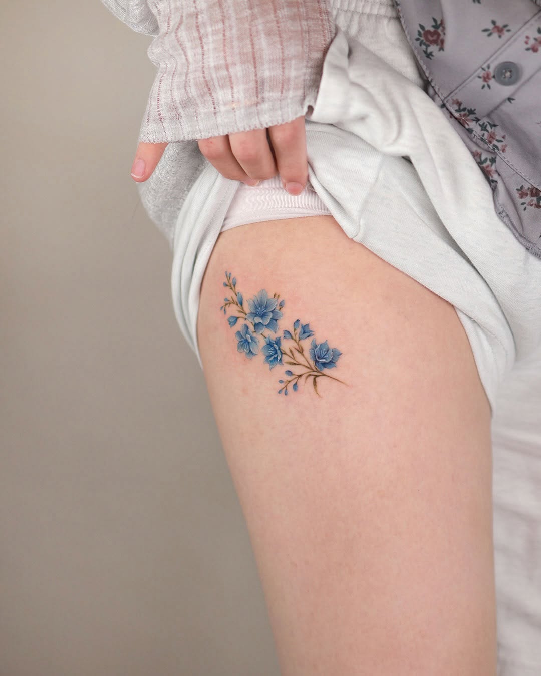 Tattoo by @zommi.tt — fine_line, watercolor