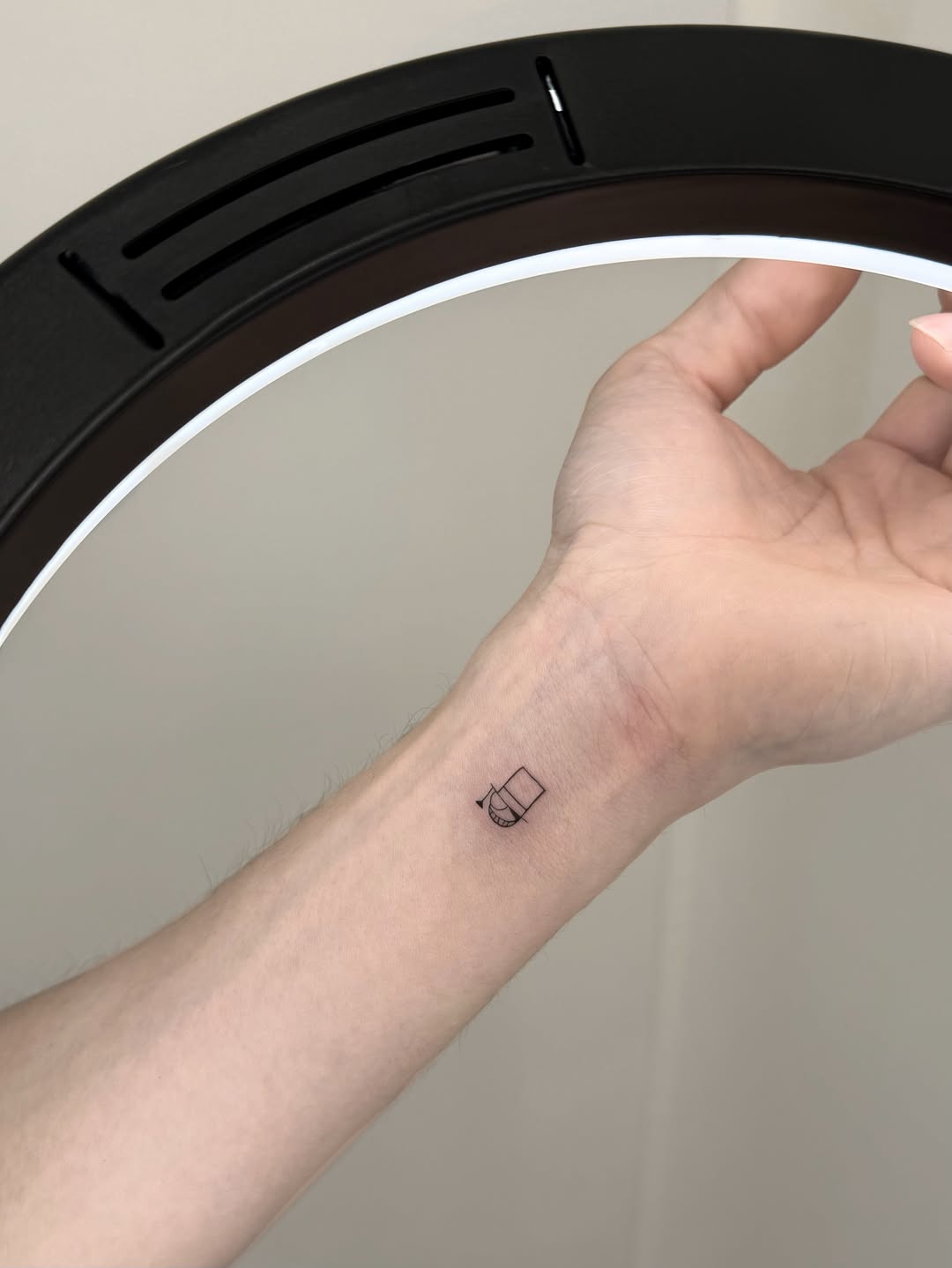 Tattoo by @tatt.diana — fine_line, minimalist