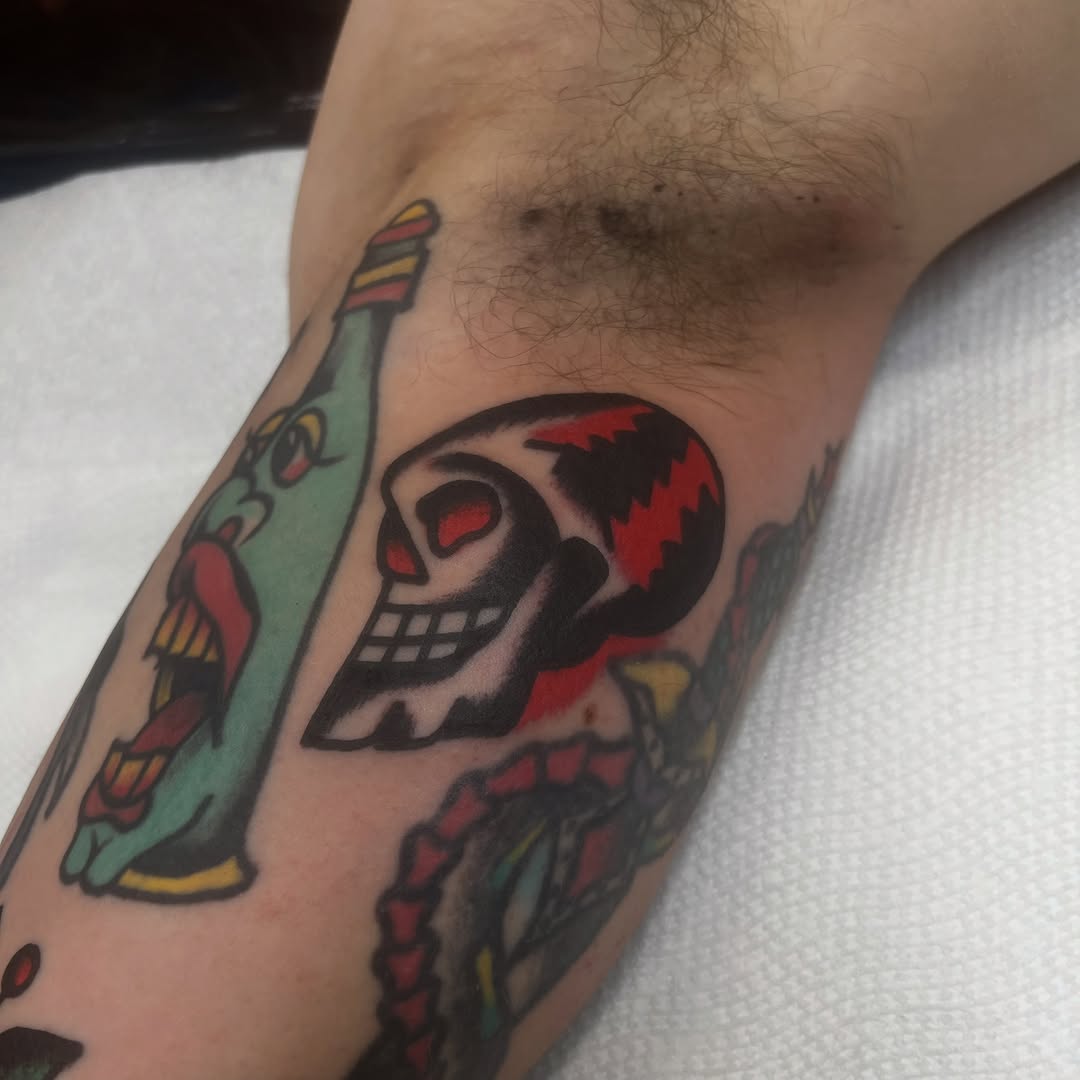 Tattoo by @mikeychestnuts — american_traditional