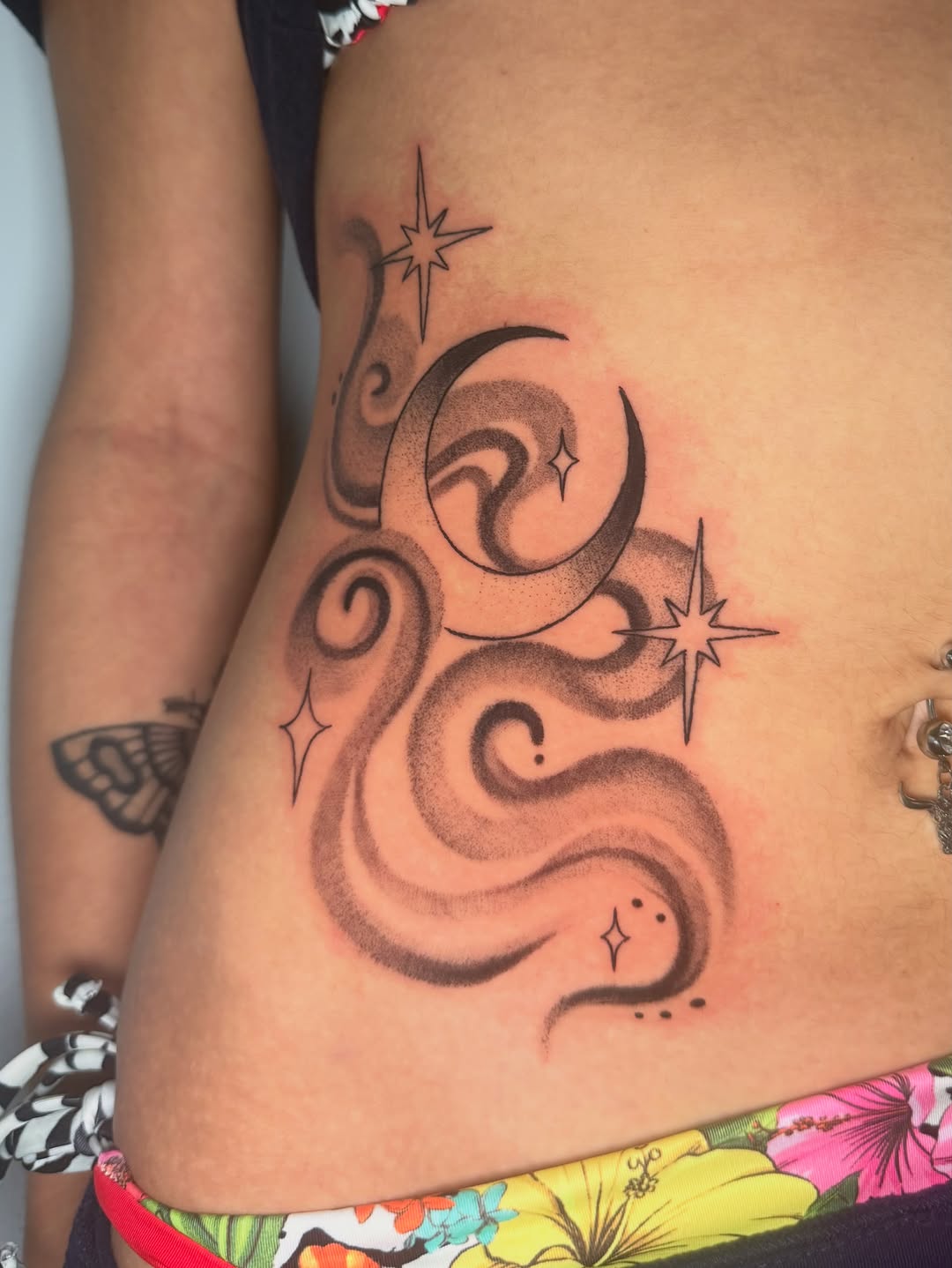 Tattoo by @hailyeahtattoos โ dotwork, fine_line