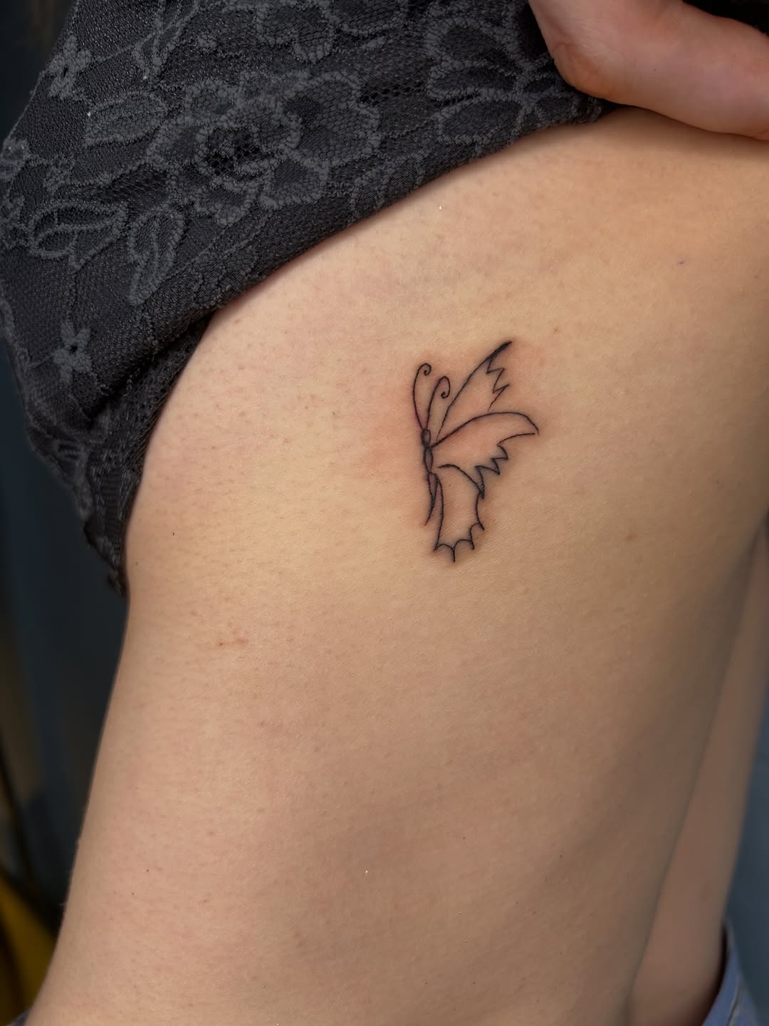 Tattoo by @settedoro.tattoo — fine_line, minimalist