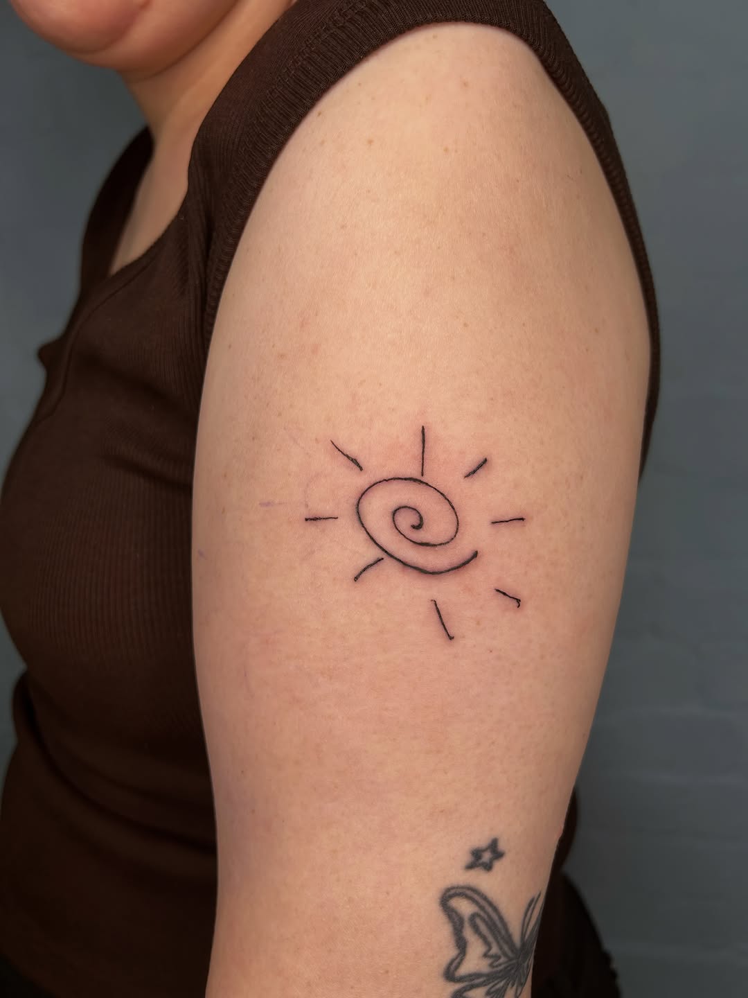 Tattoo by @settedoro.tattoo — fine_line, minimalist