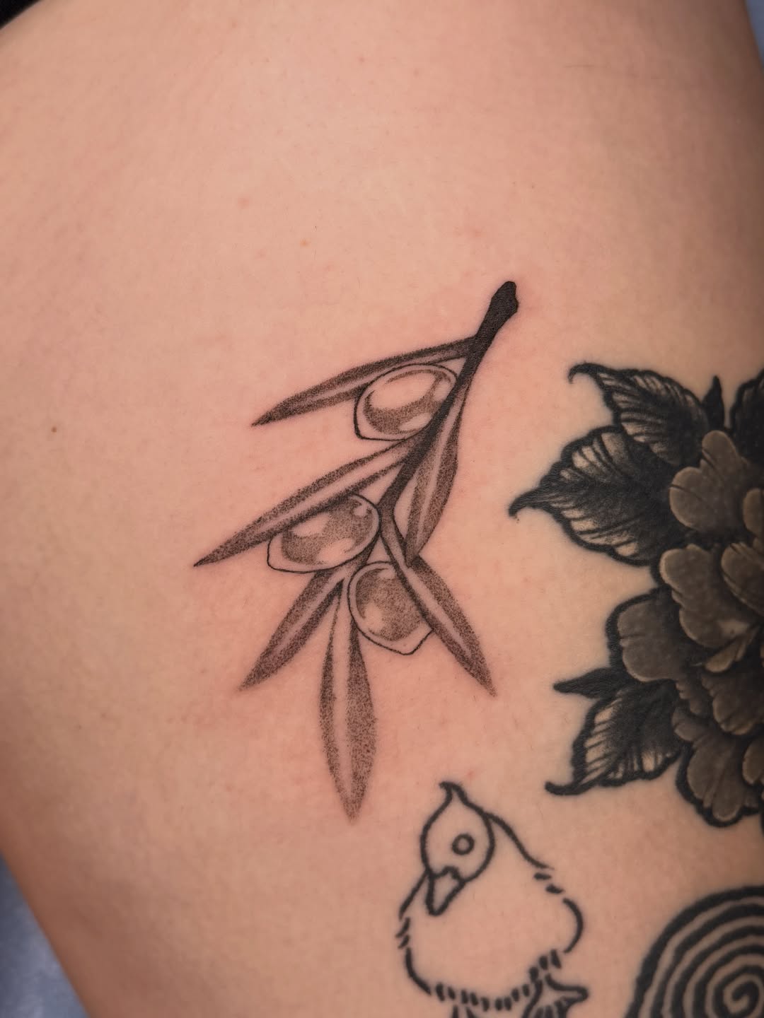 Tattoo by @maisontheprofessional — fine_line, dotwork