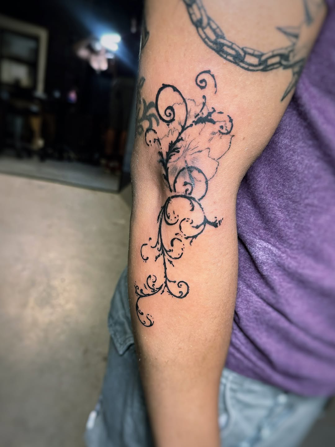 Tattoo by @r0tten.t4ts — fine_line, ornamental