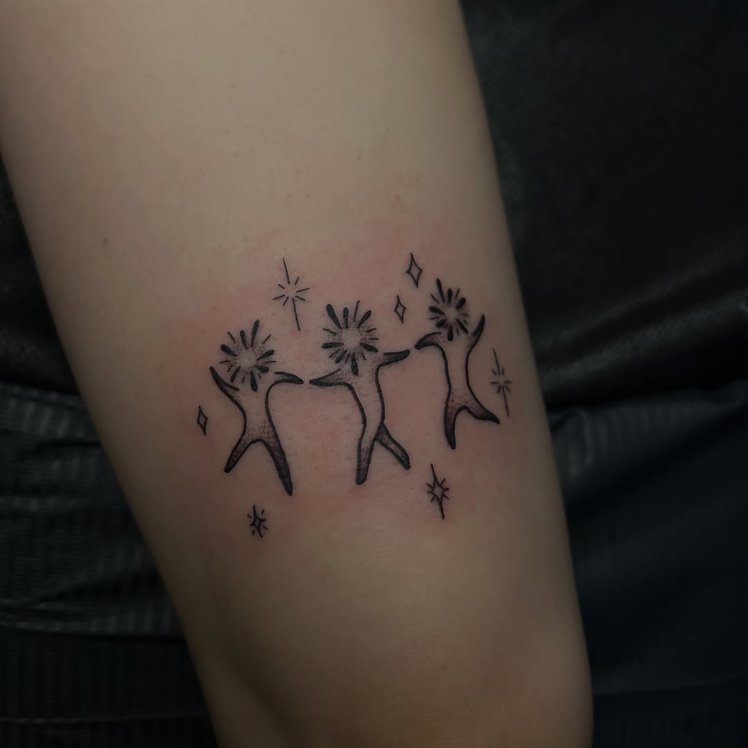 Tattoo by @lyvia.tattoo — fine_line, minimalist