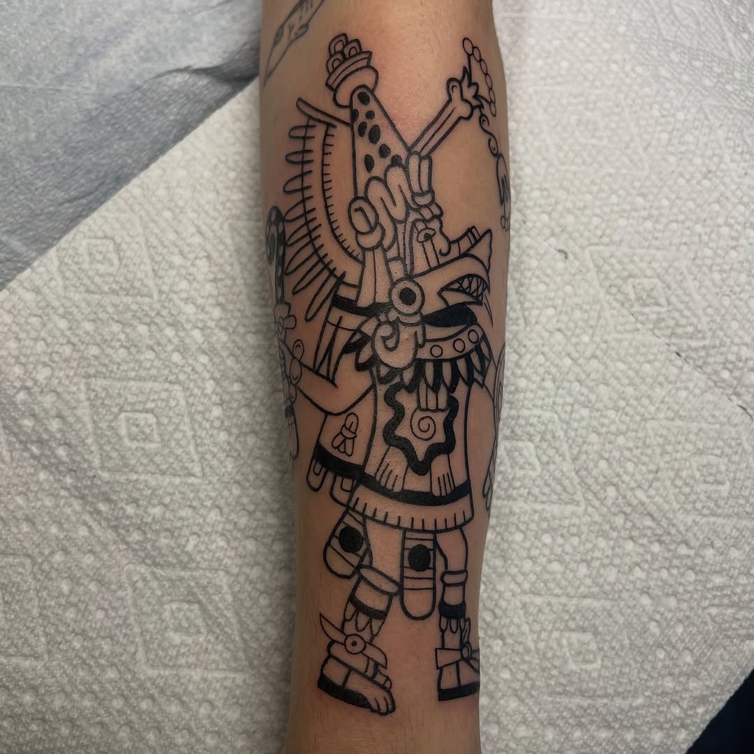 Tattoo by @lyvia.tattoo — blackwork