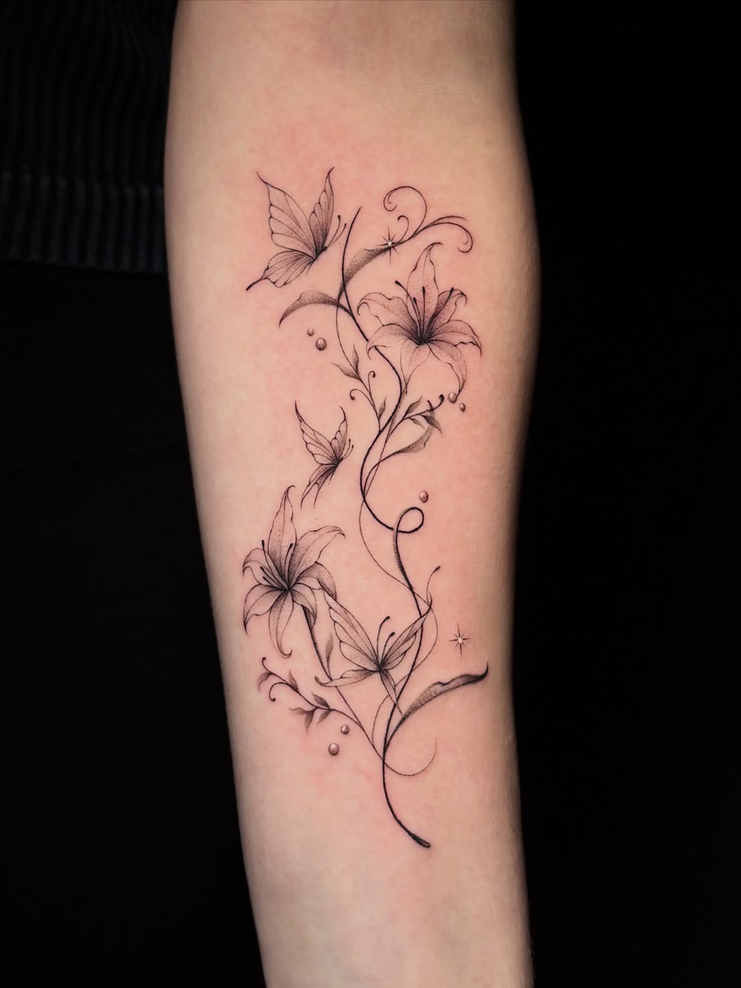 Tattoo by @antutattu β fine_line, black_and_grey