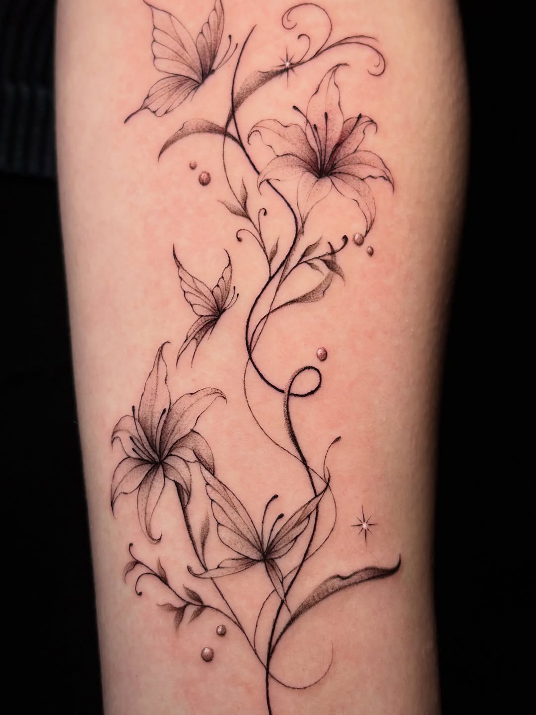 Tattoo by @antutattu β fine_line, black_and_grey