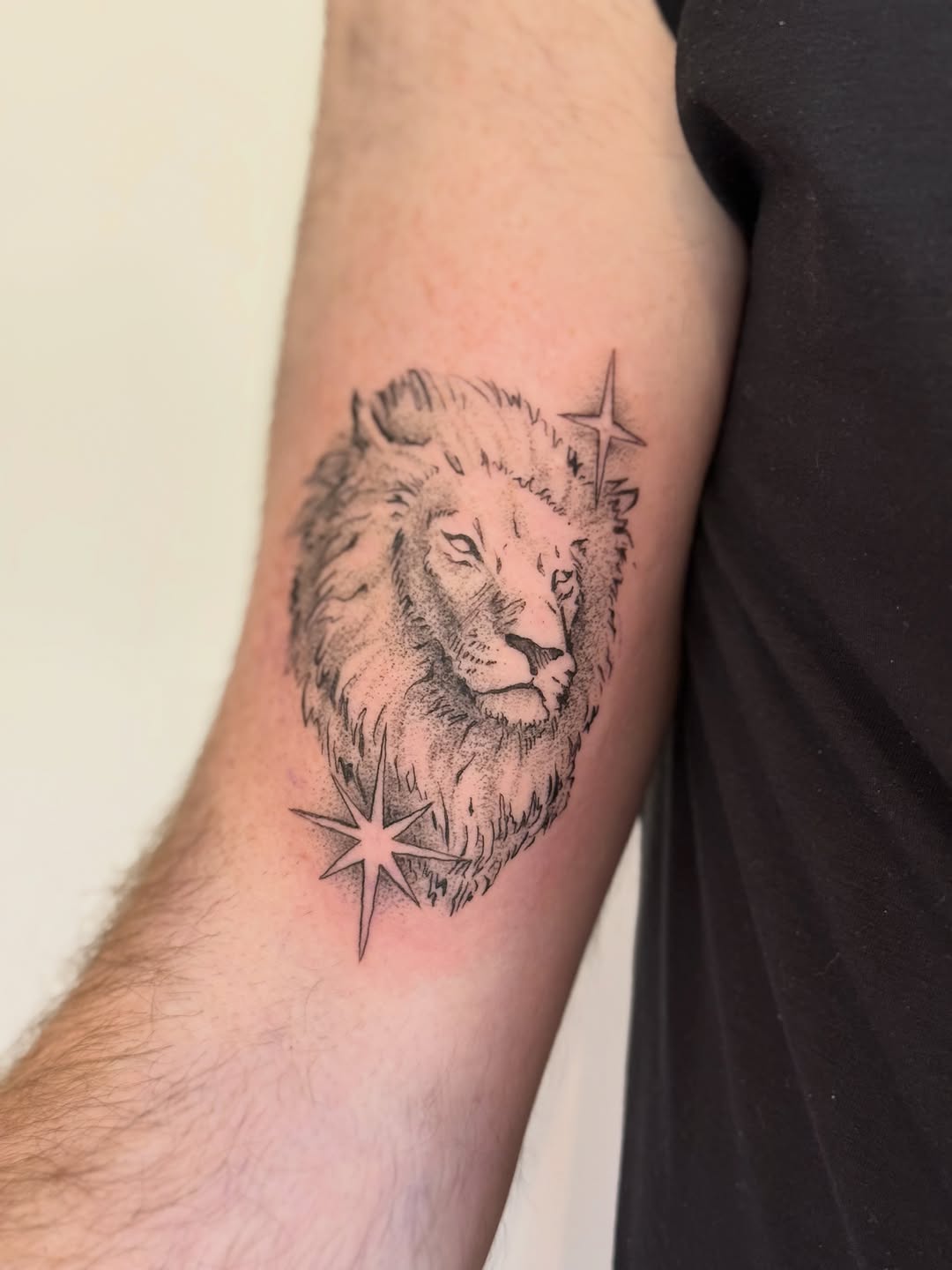Tattoo by @tattoo.meg — fine_line, dotwork