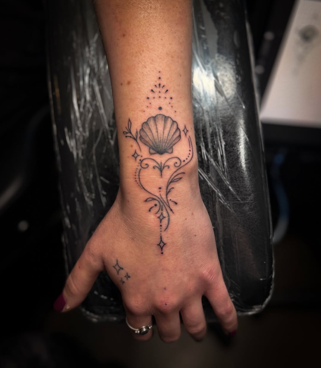Tattoo by @saigeartwork — fine_line, minimalist