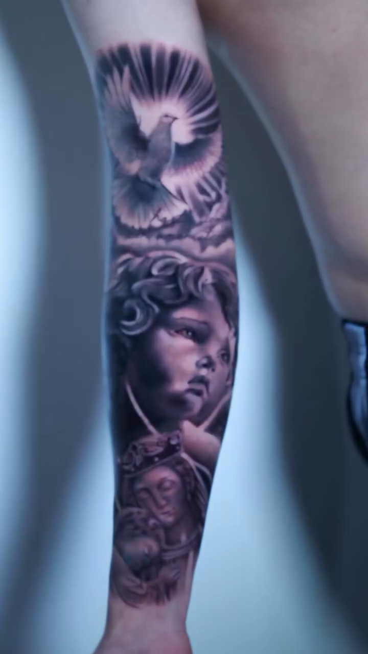 Tattoo by @tiagoink__ — realism, black_and_grey