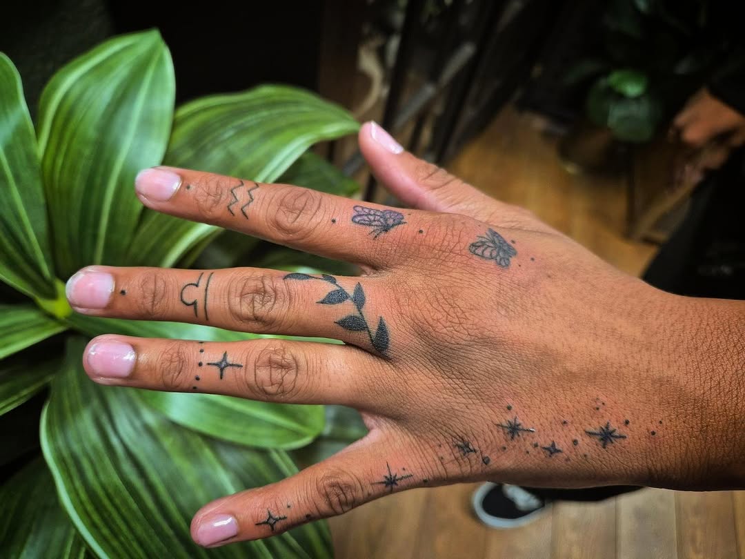 Tattoo by @teresarosetattoos — fine_line, minimalist