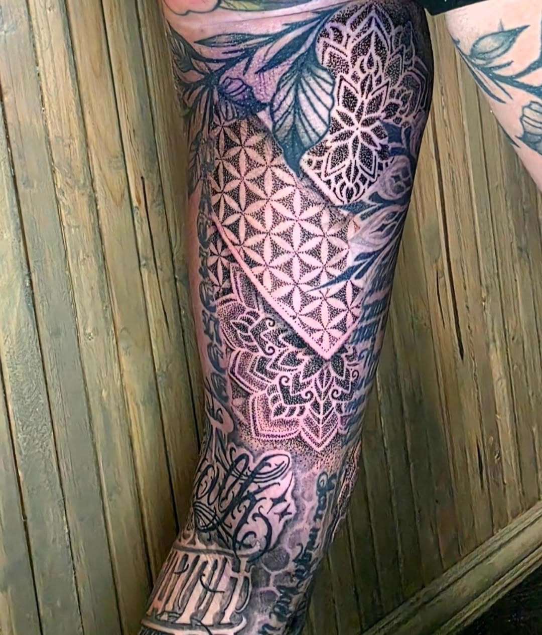 Tattoo by @ninas.tattoos_and.art — dotwork, geometric