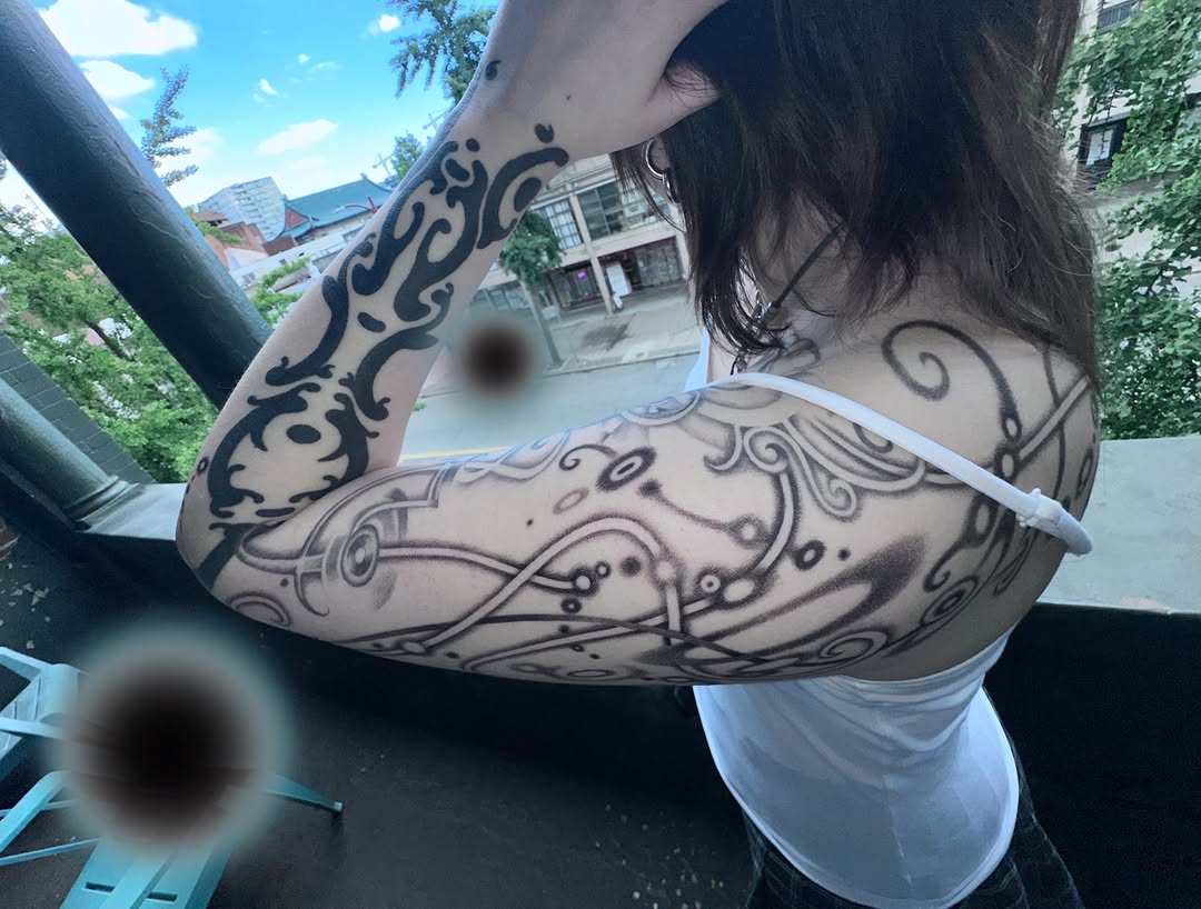 Tattoo by @7bugin7thdimension โ blackwork, geometric