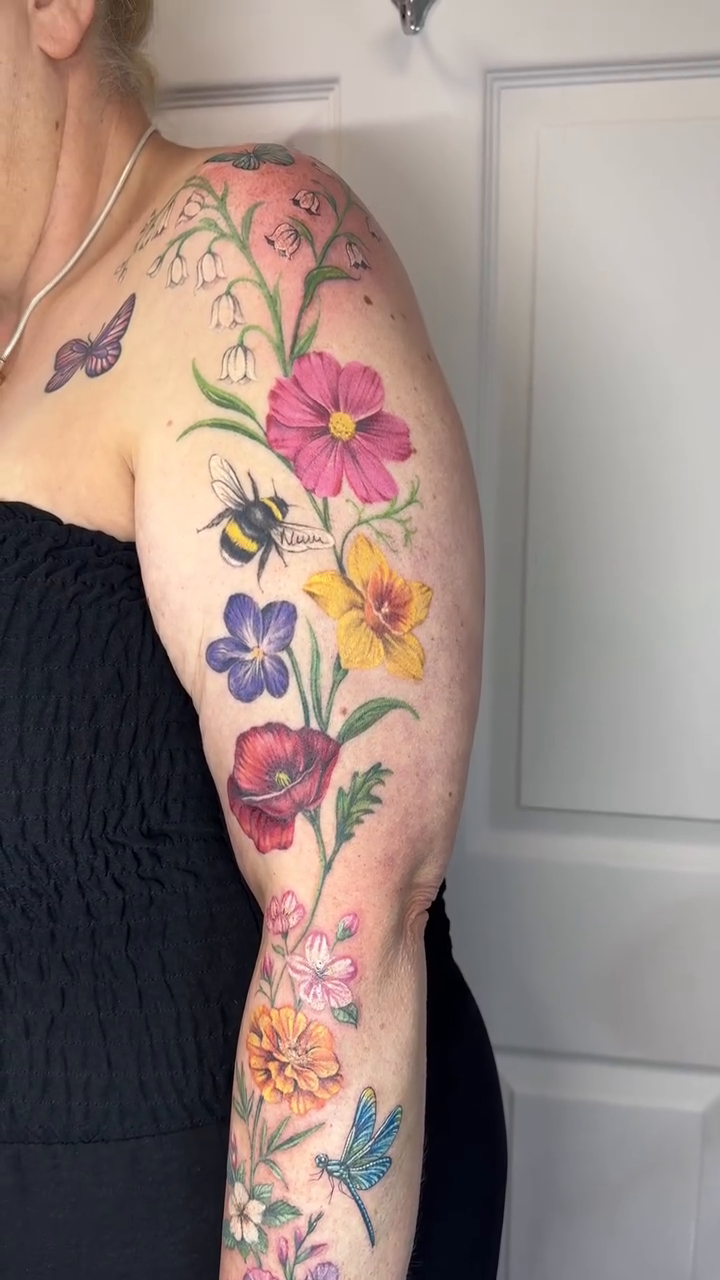 Tattoo by @beccasuetattoo โ fine_line, illustrative
