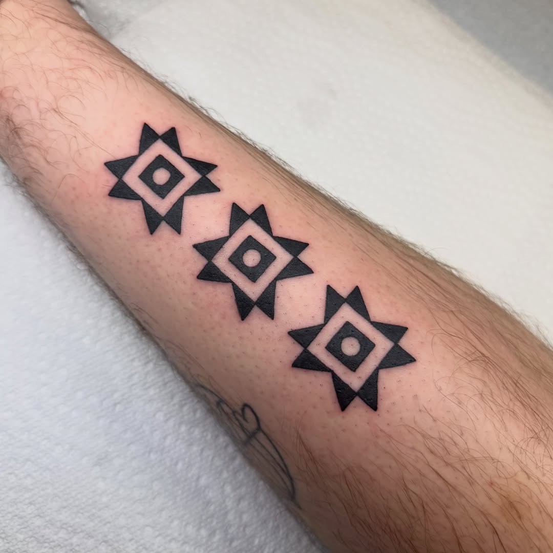 Tattoo by @toniaraye_tattoo — geometric, blackwork