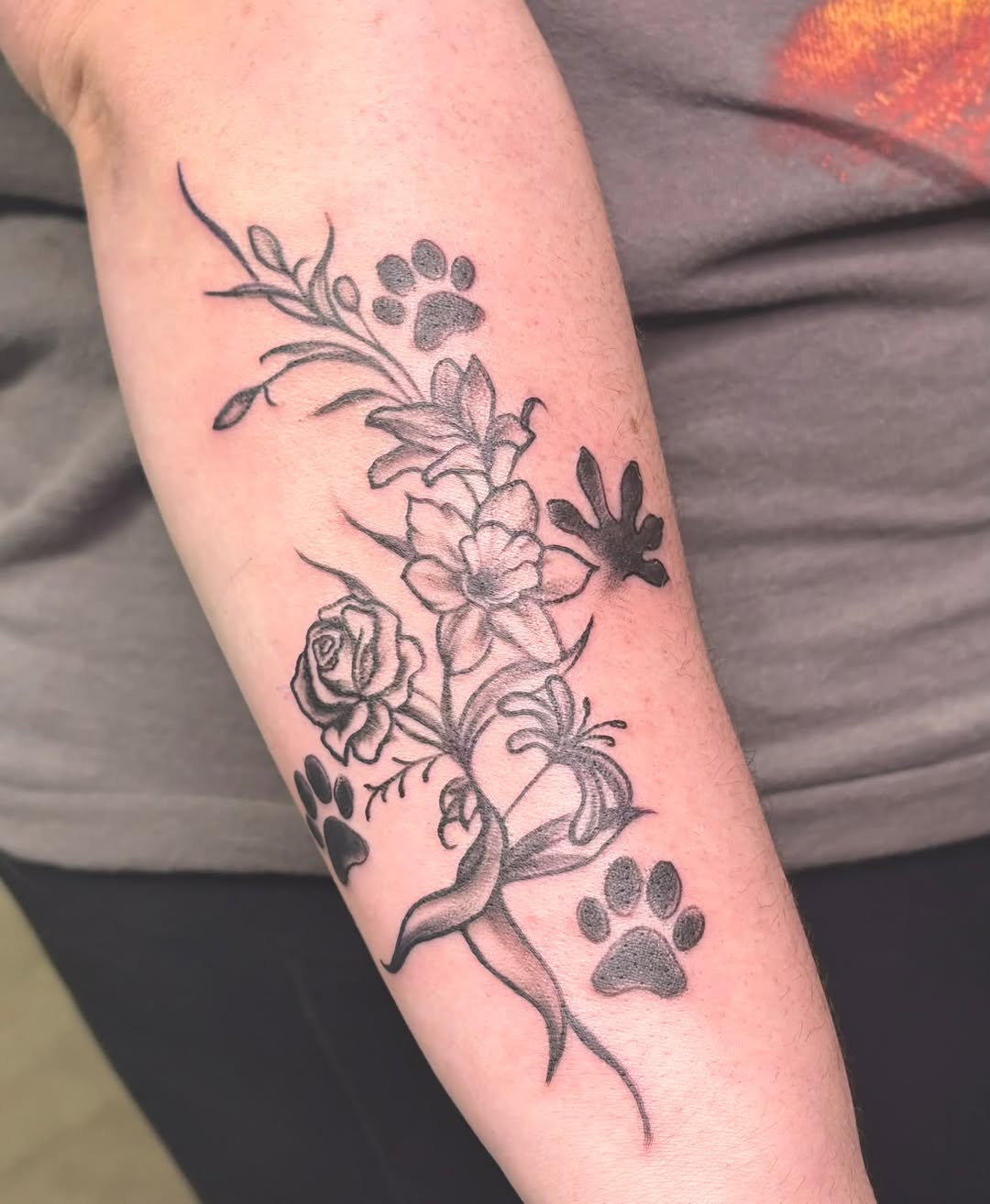 Tattoo by @ciarahofmeisterink — black_and_grey, fine_line