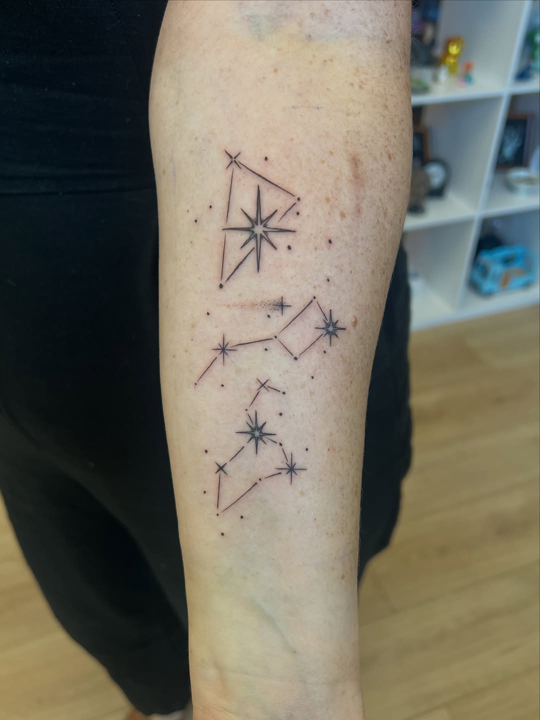 Tattoo by @divagirl_superstar — fine_line, geometric