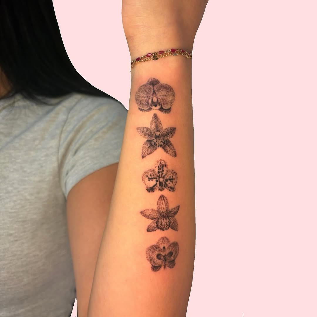 Tattoo by @jo.tattoos47 — fine_line, dotwork