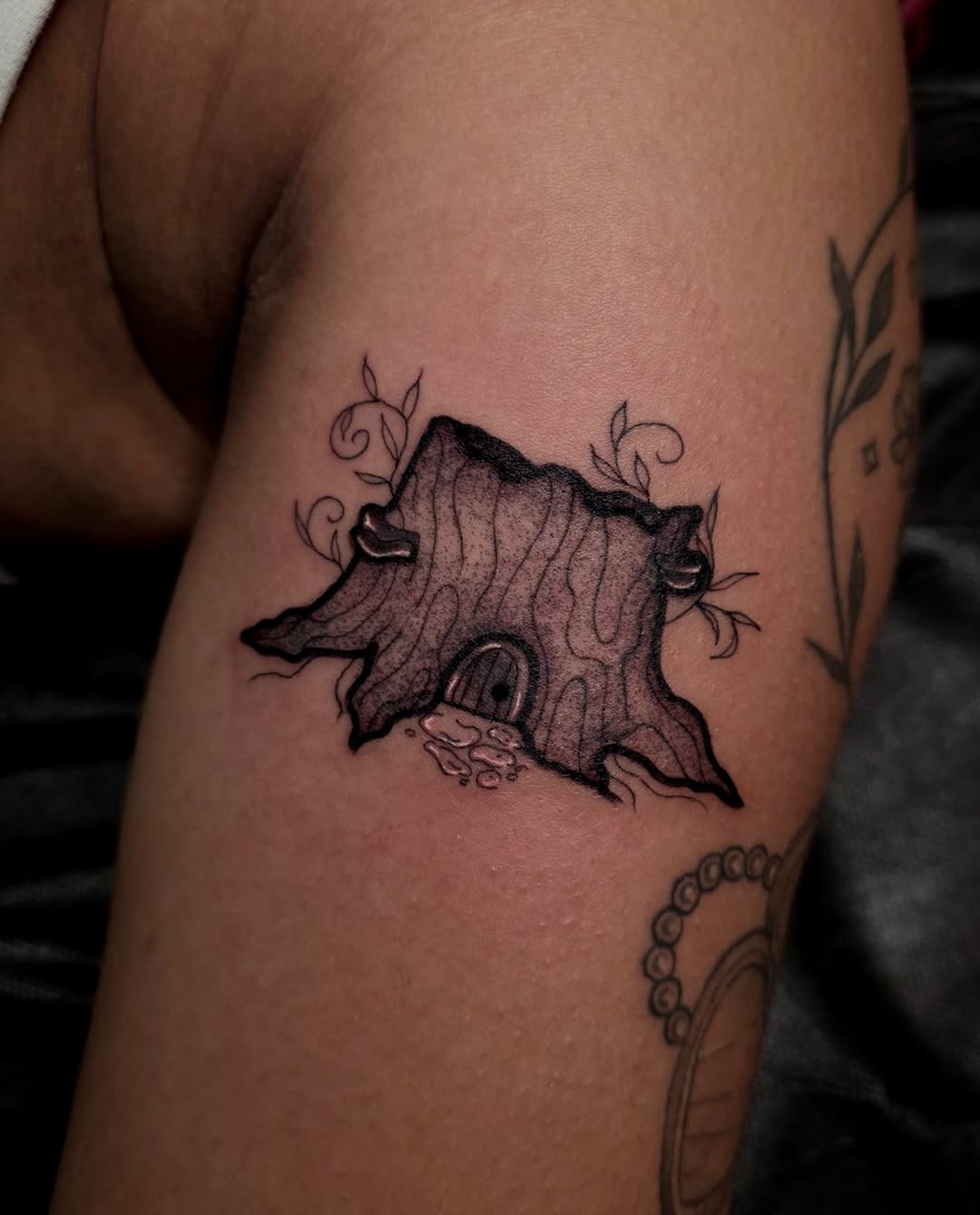 Tattoo by @emogirltattoo — illustrative, black_and_grey