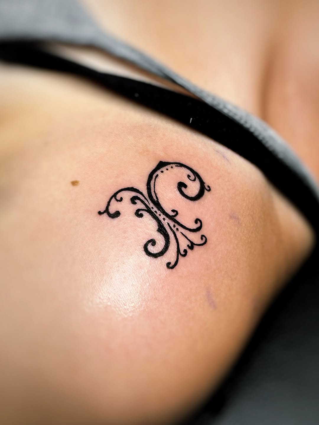 Tattoo by @r0tten.t4ts — fine_line, ornamental