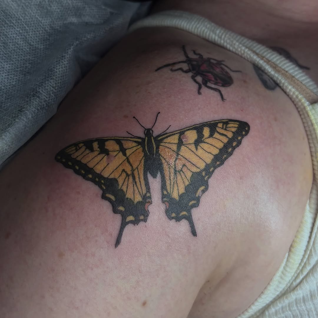 Tattoo by @tattoosbysamira — realism, fine_line