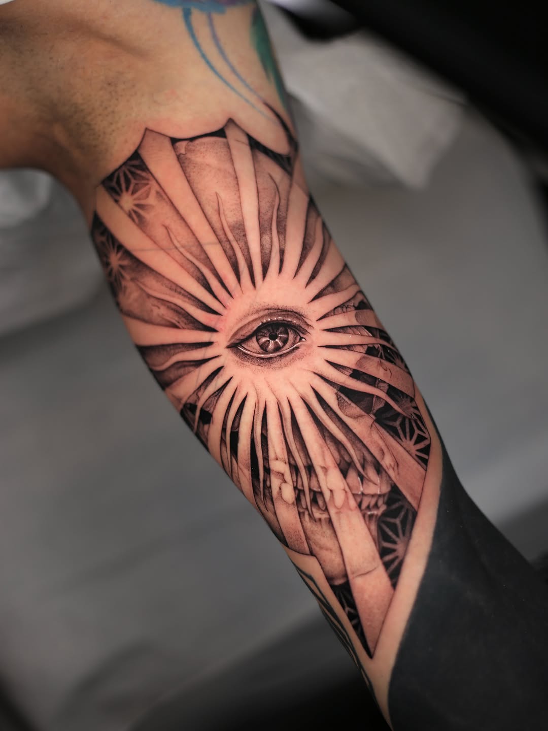 Tattoo by @stevefranciosa.tattoos — black_and_grey, realism